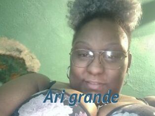 Ari_grande